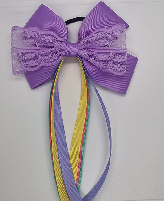 Ribbon bow with streamers