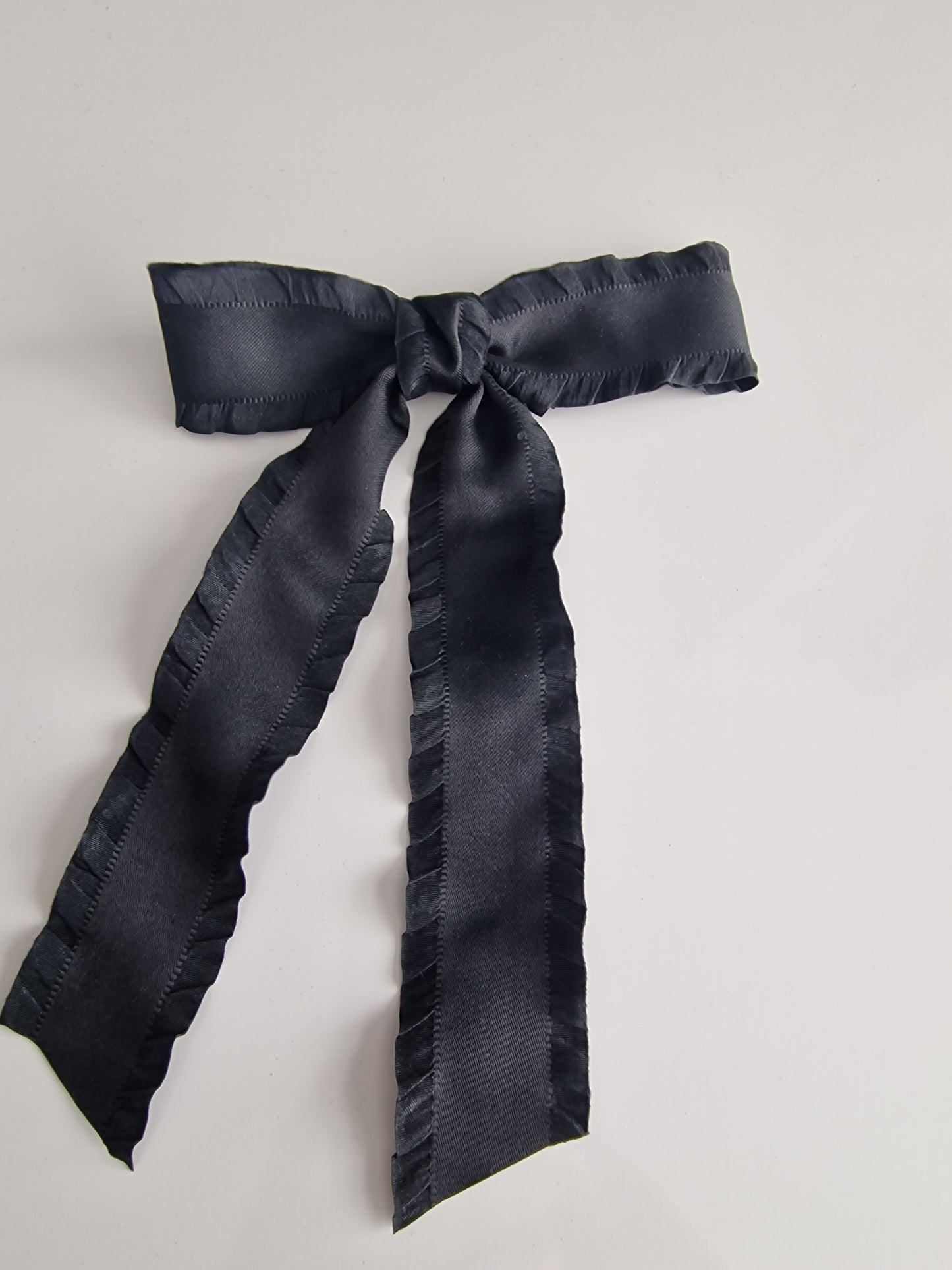 Isla Bow - Frilly ribbon