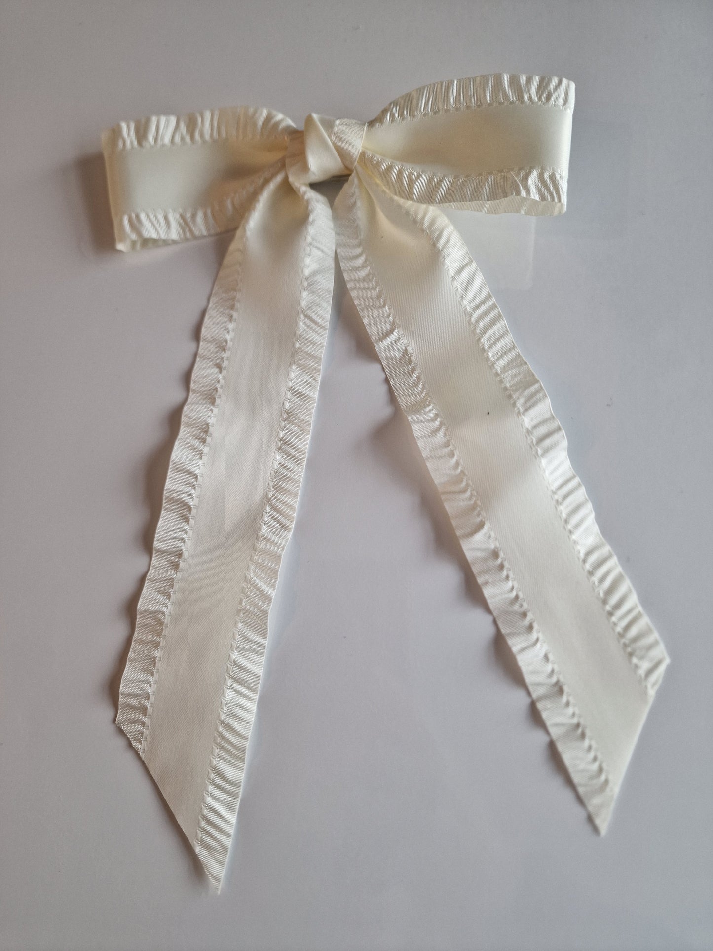 Isla Bow - Frilly ribbon